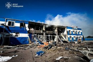 Patru persoane au fost ucise într-un atac cu drone în regiunea Kiev asupra unei fabrici care produce lapte praf pentru bebeluşi