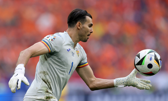 Final de carieră pentru Florin Niţă. Portarul României la EURO 2024 şi-a anunţat retragerea din activitatea de fotbalist / “Îi sunt recunoscător acestui sport pentru omul care m-a făcut”