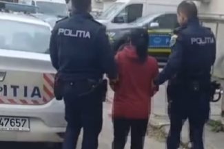 Femeie acuzată că a cerut mită unei persoane pentru o pretinsă influenţă la DGASPC Olt, cu scopul încadrării în grad de invaliditate şi obţinerii unei pensii de handicap, plasată sub control judiciar
