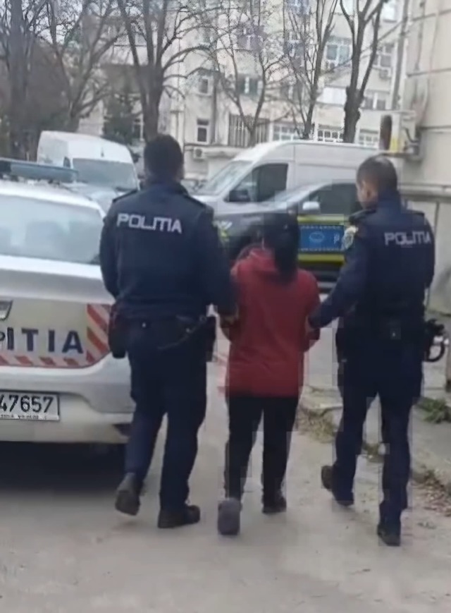 Femeie acuzată că a cerut mită unei persoane pentru o pretinsă influenţă la DGASPC Olt, cu scopul încadrării în grad de invaliditate şi obţinerii unei pensii de handicap, plasată sub control judiciar