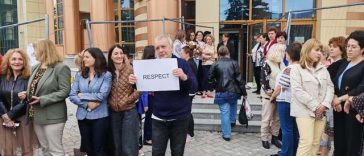 Proteste masive în toată ţara ale angajaţilor Fiscului, nemulţumiţi de proiectul Legii salarizării unitare: „Revoltă pentru demnitate!”, afişe pe geamurile sediilor închise/ Proteste şi la casele de pensii, dar şi la instanţe