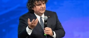 Florin Drăgan, rectorul UPT: „România are nevoie de o strategie naţională pentru robotică şi roboţi umanoizi. Am ratat oportunităţi importante în dezvoltarea inteligenţei artificiale şi nu trebuie să repetăm aceeaşi greşeală”