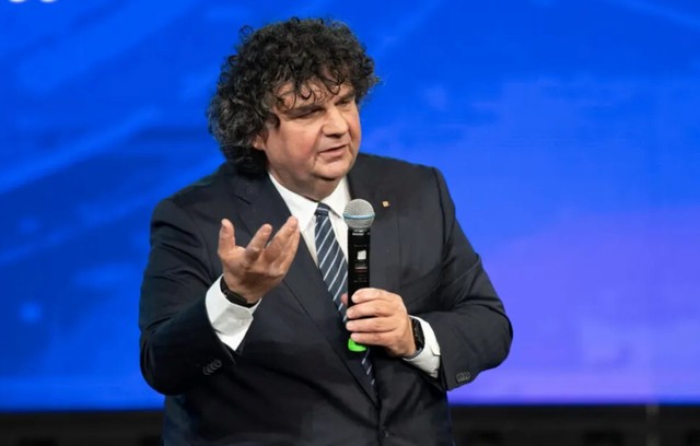 Florin Drăgan, rectorul UPT: „România are nevoie de o strategie naţională pentru robotică şi roboţi umanoizi. Am ratat oportunităţi importante în dezvoltarea inteligenţei artificiale şi nu trebuie să repetăm aceeaşi greşeală”