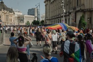 Marşul Bucharest PRIDE 2026 va avea loc în 13 iunie – COJO, Flamenco Queer şi Pakita – vedeta RuPaul’s Drag Race Spania, pe scena din Parcul Izvor