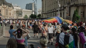 Marşul Bucharest PRIDE 2026 va avea loc în 13 iunie – COJO, Flamenco Queer şi Pakita – vedeta RuPaul’s Drag Race Spania, pe scena din Parcul Izvor