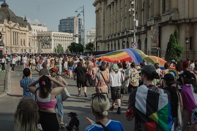 Marşul Bucharest PRIDE 2026 va avea loc în 13 iunie – COJO, Flamenco Queer şi Pakita – vedeta RuPaul’s Drag Race Spania, pe scena din Parcul Izvor