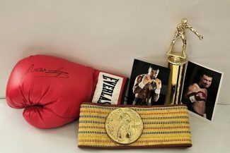 Marele pugilist Lucian Bute a donat bunuri personale Muzeului Naţional de Istorie a României