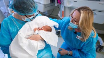 Organizaţia ”Salvaţi Copiii”- Trei din zece copii români trăiesc în sărăcie, tot mai mulţi sunt expuşi riscurilor date de lipsa vaccinării, rata mortalităţii la copiii sub un an creşte la cel mai înalt nivel din ultimul deceniu