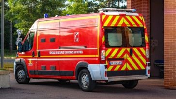Un copil de trei ani, găsit mort în maşină, în faţa casei, în plină caniculă în Franţa, după ce alţi doi copii, de doi şi patru ani, au fost găsiţi morţi luni, în maşina familiei