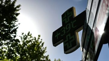 O femeie a murit ”pentru prima oară” în camera unui spital, ”apriori” din cauza caniculei, în Franţa, anunţă un oficial de la urgenţe. Instituţiile de sănătate ”nu sunt climatizate”, deplânge el