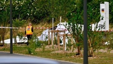 Unsprezece morţi în Franţa, pilotul şi două grupuri de câte cinci paraşutişti şi infirmieri, în urma prăbuşirii unui avion civil, la un ”botez al aerului”