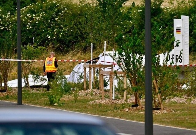 Unsprezece morţi în Franţa, pilotul şi două grupuri de câte cinci paraşutişti şi infirmieri, în urma prăbuşirii unui avion civil, la un ”botez al aerului”