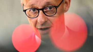 Cei 27 lansează, de pe poziţii foarte îndepărtate, bătălia megabugetului european 2028-2034. Germania şi ”frugalii” resping un împrumut comun, apărat de Franţa, iar 17 ”prieteni ai coeziunii” din Europa de Sud şi de Est, cer şi mai mulţi bani