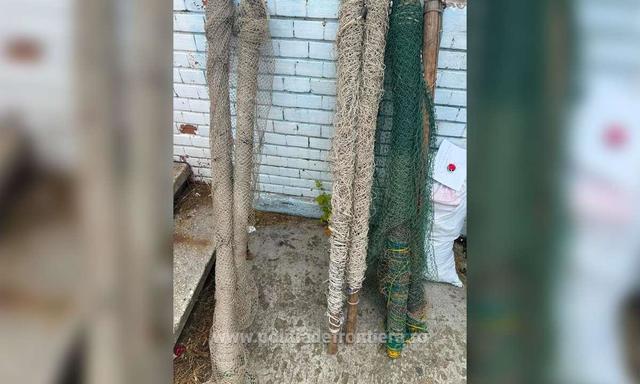 Instrumente de pescuit în valoare de zeci de mii de lei, ridicate de poliţiştii de frontieră într-un dosar care vizează acte de braconaj piscicol – FOTO