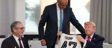 Merz îi oferă lui Trump, la summitul G7, în Franţa, un cadou simbolic de ziua sa, pentru a aplana tensiunile