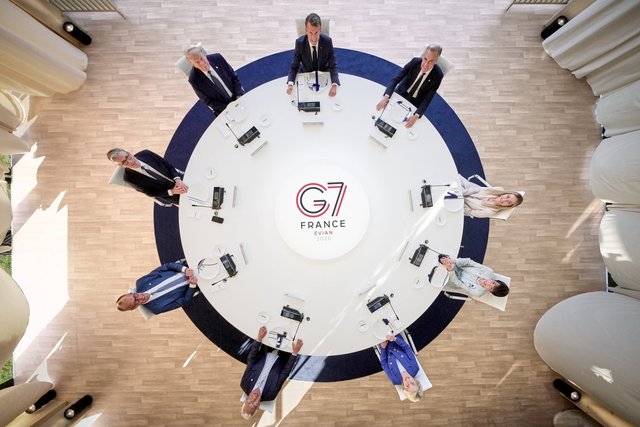 Despre ce vorbesc liderii mondiali, dincolo de subiectele importante de pe agendă? Ce au surprins microfoanele lăsate deschise la summitul G7