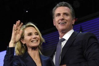 Guvernatorul Californiei Gavin Newsom îl acuză pe Trump de faptul că a ordonat anchete împotriva sa şi a soţiei sale, Jennifer Siebel Newsom