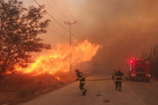 Comisia Europeană pregăteşte cel mai mare program de intervenţie împotriva incendiilor de vegetaţie, pentru vară – 777 de pompieri din 14 ţări, prepoziţionaţi în zone cu risc ridicat / 22 de avioane şi 5 elicoptere, pregătite