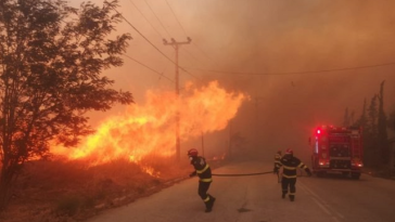 Comisia Europeană pregăteşte cel mai mare program de intervenţie împotriva incendiilor de vegetaţie, pentru vară – 777 de pompieri din 14 ţări, prepoziţionaţi în zone cu risc ridicat / 22 de avioane şi 5 elicoptere, pregătite