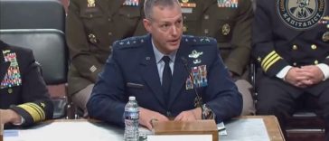Comandantul american al NATO susţine că Rusia „nu caută un conflict”. El confirmă pentru prima dată reducerea resurselor americane desfăşurate în Europa