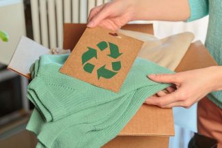 Scădere drastică de până la 50% a comenzilor în industria textilelor. Toată lumea încearcă să scape de stocuri, în contextul reglementărilor privind sustenabilitatea