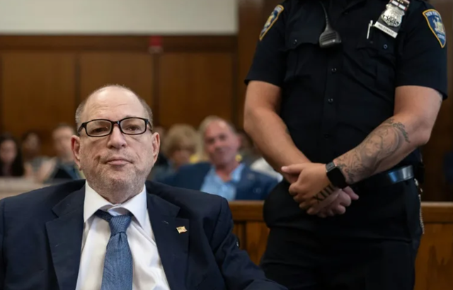 Pedeapsa de 16 ani de închisoare pronunţată împotriva lui Harvey Weinstein în California va fi reevaluată