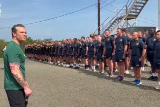 Secretarul american al Apărării Pete Hegseth avertizează Cuba, într-o vizită la Guantanamo, să nu cumpere armament care să ameninţe SUA, după ce presa americană a dezvăluit că Havana a cumpărat peste 300 de drone şi discută planuri să le folosească împotr