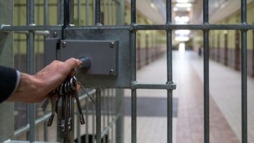 Covasna: Un bărbat a fost condamnat la 20 de ani de închisoare, după ce şi-a omorât tatăl în bătaie / Decizia nu este definitivă