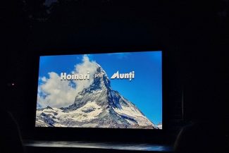 Documentarul „Hoinari prin Munţi”, povestea montaniarzilor Dinu şi Marlene Mititeanu, porneşte în caravana naţională şi ajunge în cinematografe din 11 septembrie