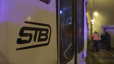 Bucureşti: Tramvai deraiat pe Bulevardul Preciziei, după ce a fost lovit de un TIR/ Nu sunt victime/ Circulaţia, blocată