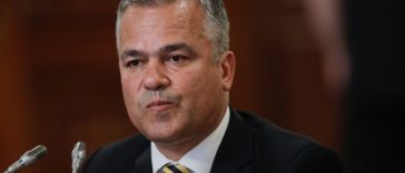 ADRIAN VEŞTEA, DESEMNAT PREMIER – Veştea, întrebat despre o posibilă rupere a PNL: Nu cred că voi rupe partidu, ci, din contră, consider că va ieşi mult mai întărit din această situaţie