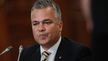 ADRIAN VEŞTEA, DESEMNAT PREMIER – Veştea, întrebat despre o posibilă rupere a PNL: Nu cred că voi rupe partidu, ci, din contră, consider că va ieşi mult mai întărit din această situaţie