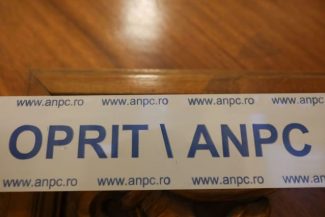 ANPC a verificat, în ultima săptămână, peste 1.500 de agenţi economici, fiind aplicate 900 de amenzi / S-a dispus oprirea activităţii pentru 21 de firme / Comisarii au găsit produse alimentare expirate sau stricate, dar şi produse de patiserie cu mucegai