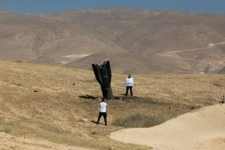Palestinienii, prinşi la mijloc între coloniştii israelieni şi Hamas, trag un semnal de alarmă, într-un raport, o Comisie mandatată de ONU. Coloniştii consideră că poartă un ”război sfânt” menit să elibereze întregul teritoriu al Israelului