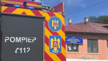 Incendiu la un cămin de vârstnici din Singureni, judeţul Giurgiu/ Peste 40 de beneficiari şi angajaţi au ieşit din clădire/ O persoană, evaluată medical după un atac de panică/ Focul, care ardea mocnit, provocat de un scurtcircuit la un televizor