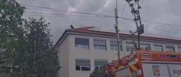 Incendiu într-o şcoală din Oradea/ Focul a fost stins rapid de pompieri, flăcările distrugând însă mai multe bunuri