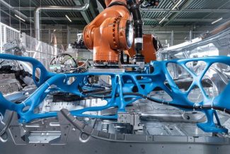 INS: Producţia industrială, în scădere, în aprilie. Recul la energia electrică şi termică, gaze, industria prelucrătoare şi industria extractivă