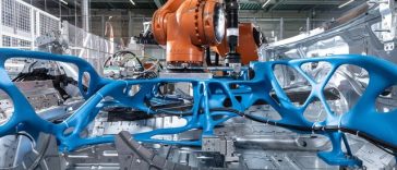 INS: Producţia industrială, în scădere, în aprilie. Recul la energia electrică şi termică, gaze, industria prelucrătoare şi industria extractivă