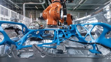 INS: Producţia industrială, în scădere, în aprilie. Recul la energia electrică şi termică, gaze, industria prelucrătoare şi industria extractivă