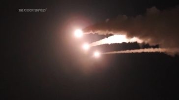 Iranul rămâne la masa negocierilor, anunţă preşedintele iranian Massoud Pezeshkian, după ce armata iraniană anunţă că a încetat operaţiunile împotriva Israelului. ”Negocierile finale de pace continuă, sub rezerva ca ignoranţa sau prostia să nu li se opună