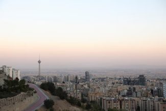 Acordul-cadru între SUA şi Iran prevede un fond privat de investiţii de 300 mld. $, menit să conducă la un acord final şi susţină economia iranianal, dezvăluie Reuters. Peste jumătate din sumă a fost deja angajată de către întreprinderi din mai multe regi