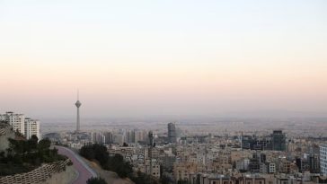 Acordul-cadru între SUA şi Iran prevede un fond privat de investiţii de 300 mld. $, menit să conducă la un acord final şi susţină economia iranianal, dezvăluie Reuters. Peste jumătate din sumă a fost deja angajată de către întreprinderi din mai multe regi