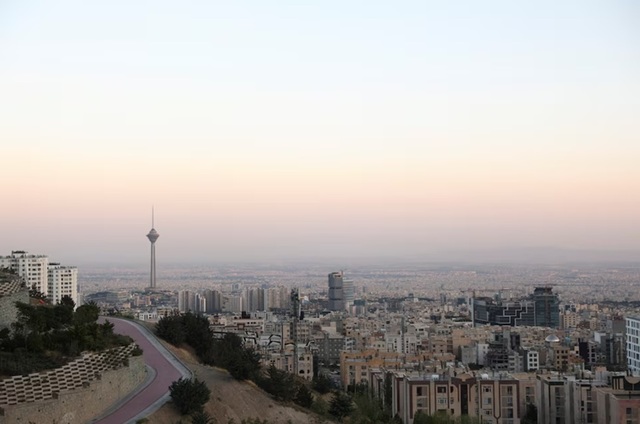 Acordul-cadru între SUA şi Iran prevede un fond privat de investiţii de 300 mld. $, menit să conducă la un acord final şi susţină economia iranianal, dezvăluie Reuters. Peste jumătate din sumă a fost deja angajată de către întreprinderi din mai multe regi