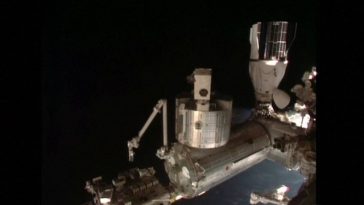 Scurgere de aer la bordul Staţiei Spaţiale Internaţionale (ISS): NASA le cere astronauţilor să intre în nava spaţială şi să se pregătească pentru o eventuală evacuare