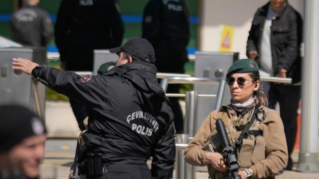 Vastă operaţiune ”antiteroristă” la Ankara înaintea summitului NATO, criticată de către ONG-uri de apărarea drepturilor omului