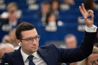 Parchetul European anunţă percheziţii în Franţa, Spania, Italia şi Belgia împotriva fostului grup europarlamentar Identitate şi Democraţie, din care făcea parte Partidul Rassemblement National, cu privire la deturnare de fonduri europene
