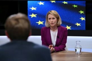 Moscova se ”panichează” din cauza atacurilor ucrainene cu dronă, declară Kallas într-un interviu acordat AFP. Viitorul al 21-lea pachet de sancţiuni va viza industria militară, instituţiile financiare şi petrolul ruseşti