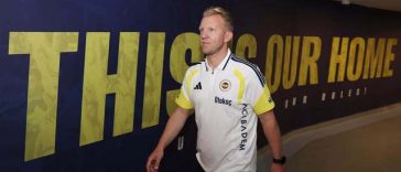 Dirk Kuyt, fost atacant al echipei Liverpool, a fost numit antrenor secund la Fenerbahçe