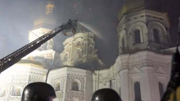 Rusia susţine că nu a lovit mănăstirea Lavra Pecerska din Kiev, afirmând că aceasta a fost lovită de o rachetă de apărare aeriană Patriot de fabricaţie americană posibil expirată