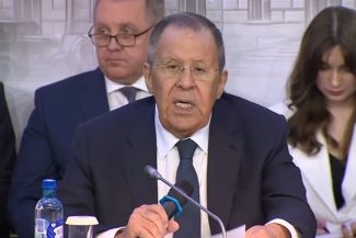 SUA s-au îndepărtat de la rolul de ”mediator imparţial” în negocierile între Rusia şi Ucraina, acuză Lavrov la întâlnirea cu ambasadorii străini. ”Europa redevine principală ameninţare la adresa păcii şi securităţii mondiale”, denunţă el